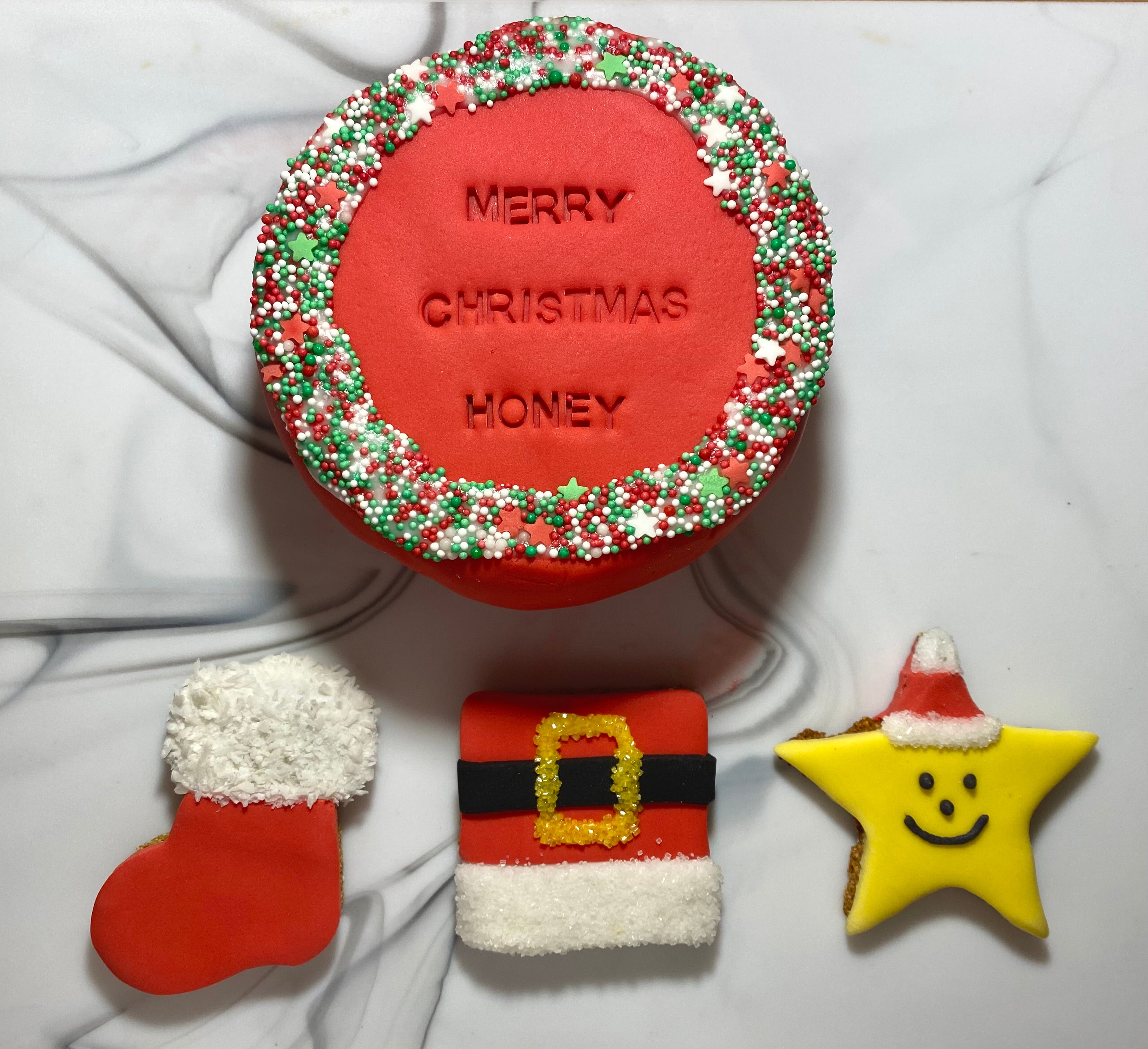 🎅 Christmas Cake with Santa, Star & Stocking Treat
